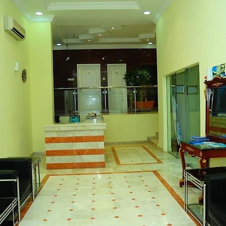 Al Faisal Hotel Suites Sur Bagian luar foto