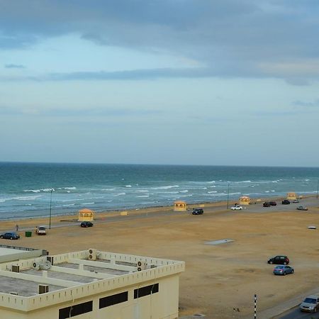 Al Faisal Hotel Suites Sur Bagian luar foto