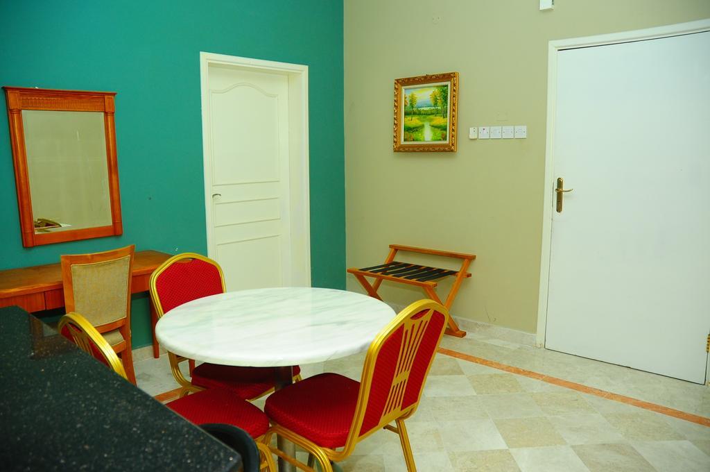 Al Faisal Hotel Suites Sur Ruang foto