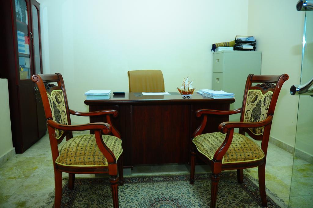 Al Faisal Hotel Suites Sur Bagian luar foto