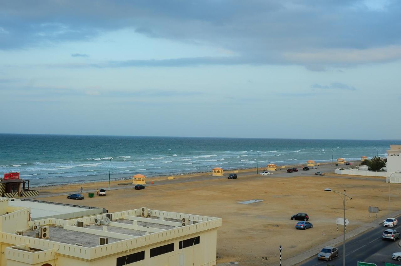 Al Faisal Hotel Suites Sur Bagian luar foto